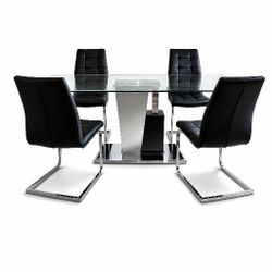 Dinner Table W. Chairs