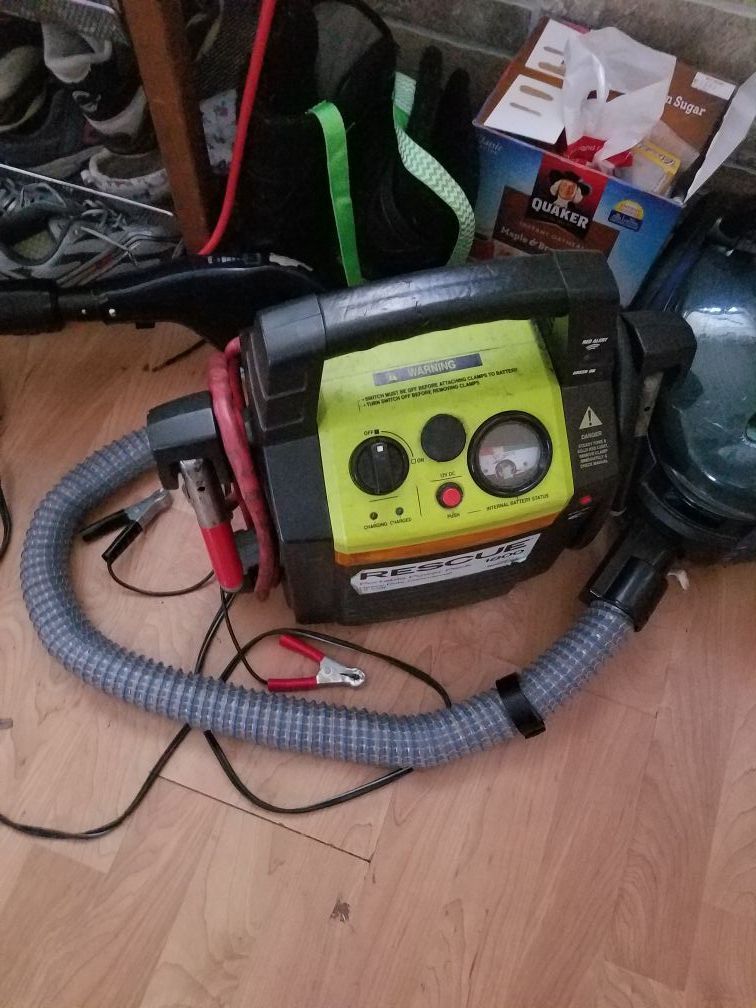 Dual 20 amp batteries jump box