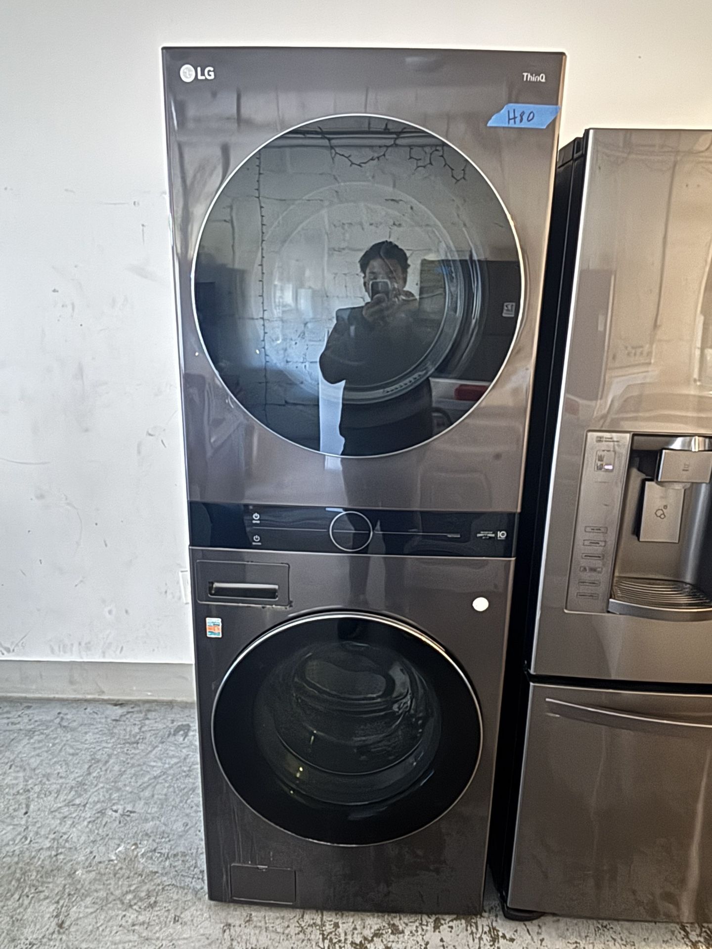 27” Dark Stainless Steel LG Washer And Dryer Stackable Unit In Excellent Condition’