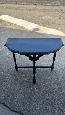 Vintage3 legged wall half table