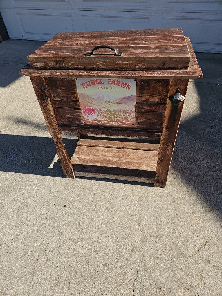 Wood Expensvie Cooler Ice Chest IGLOO Inside 399