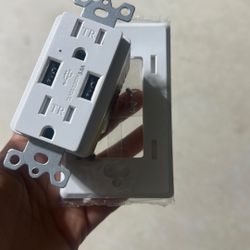 Electrical Outlet With USB Conector 