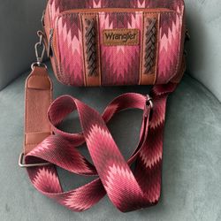 Wrangler Aztec Crossbody Bag for Women Multi Pocket Shoulder Bag Boho Cross Body Wallet Purse. NEW WITH TAG 