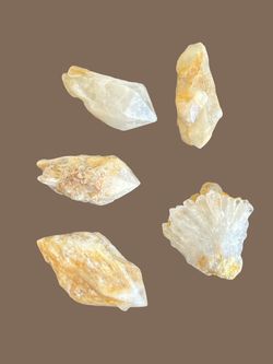 5 Quartz Crystal Points. Crystals Gemstones Rocks Minerals