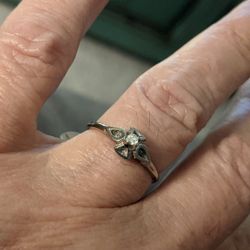 14K DIAMOND RING SZ 6