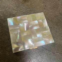 Vintage Pearl Cover Ladies Compact