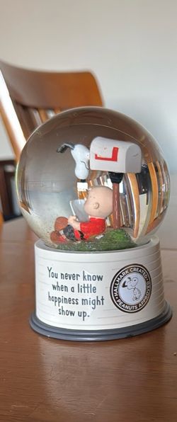 Globo de Nieve Musical Peanuts Hallmark "When Happiness Shows Up" Snoopy y Charlie Brown