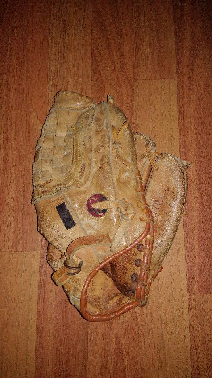 Rawlings Baseball Glove