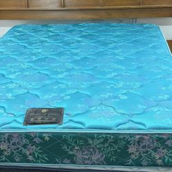 USED QUEEN SIZE MATTRESS ONLY 