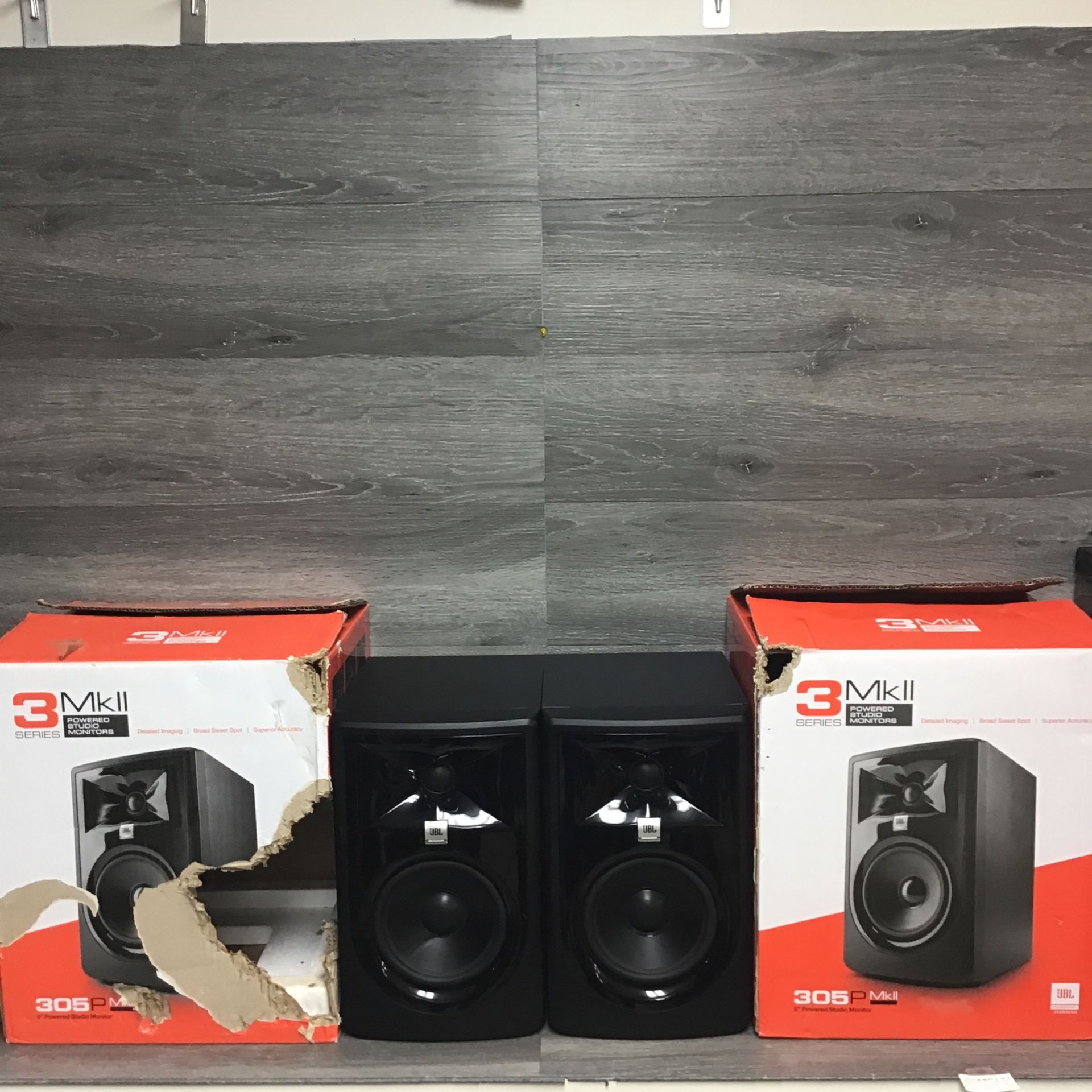 JBL Professional 305P MkII 5 Inch 2 Way Powered Active Monitor Speakers Pair