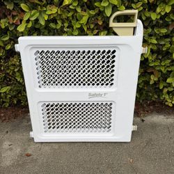 Dog or Baby Expandable “Safety 1st” Gate