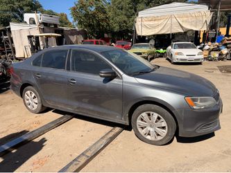 2014 Volkswagen Jetta 4cyl ***for parts only***