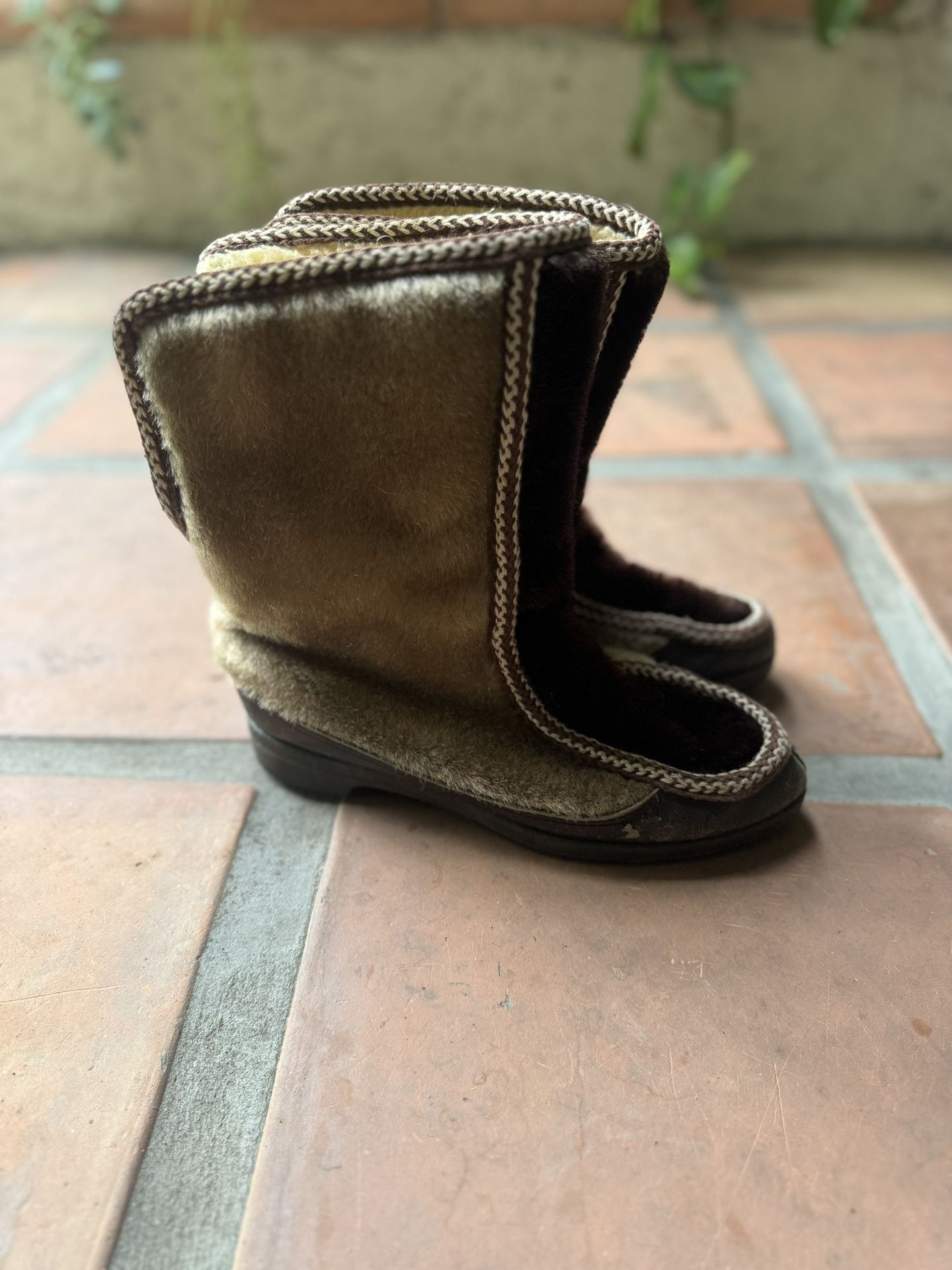 Vintage Snowland Sherpa Lined Brown Faux Fur Back Zipper Women's Boots 8