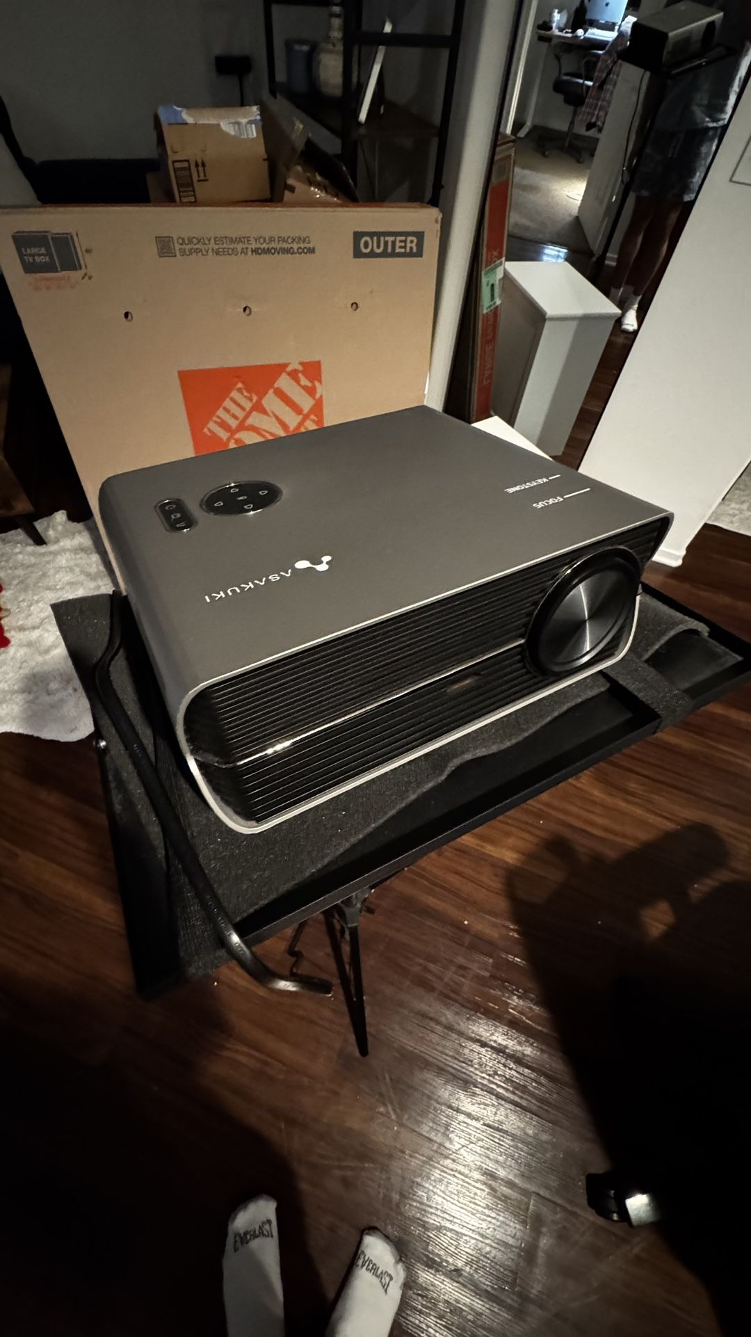 1080p HD projector with stand