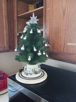 Kincaid limited edition Christmas tree Christmas carols