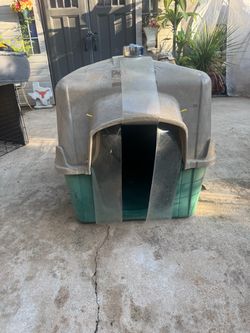 Plastic dogs kennel