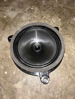 Oem Toyota Corolla 2025 front right door speaker