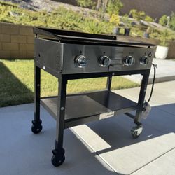 Griddle Propane 4 Burner LIKE NEW