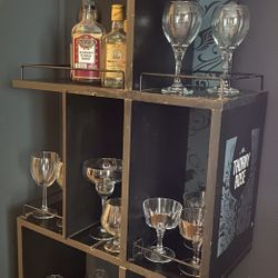Nice Wine & Glassware Standup Rack