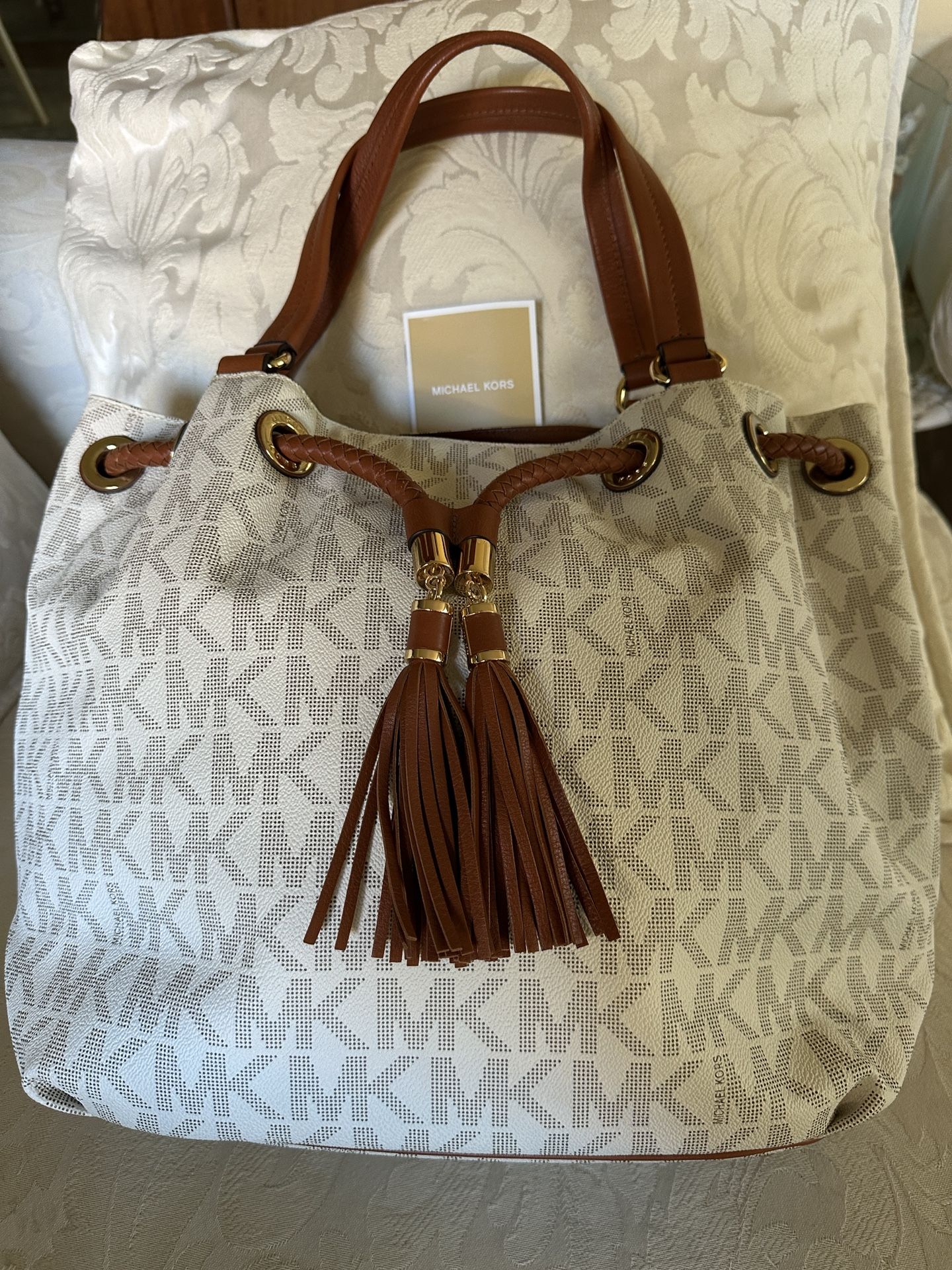 Michael  Kors Large 18” L .  handbag purse. Can hold laptop  See Last Pics.  very Sturdy 