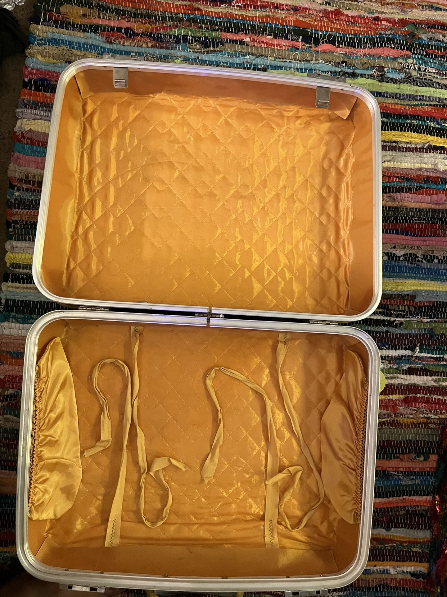 Rare Oshkosh Suitcase since 1895 USED But Good Condition Beautiful Interior