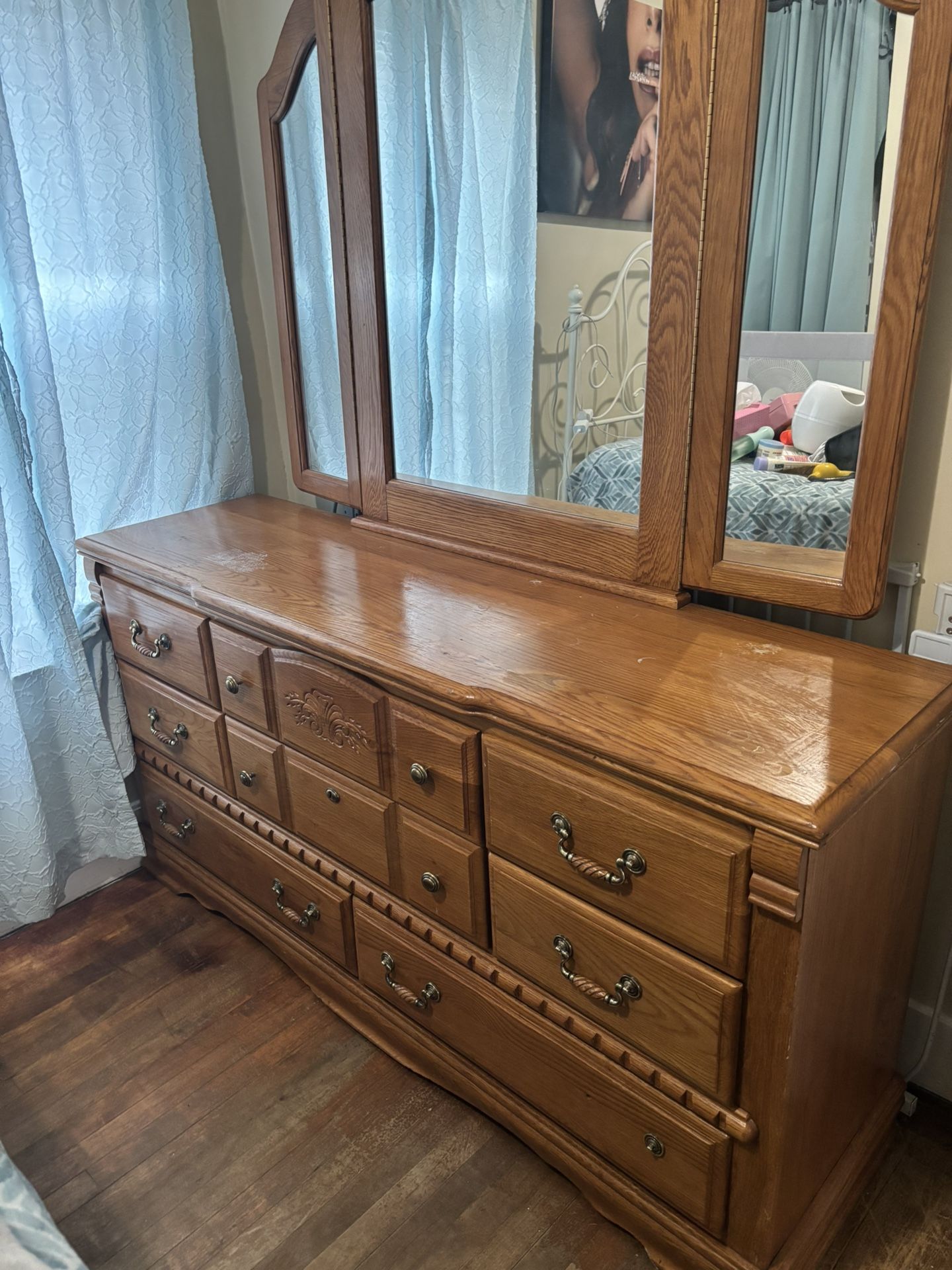Beautiful bedroom Set Solid Wood