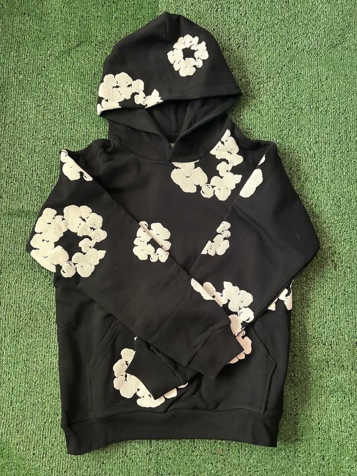 Black denim tearđź–¤