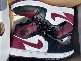 Nike Air Women 8 1/2 Maroon/ White