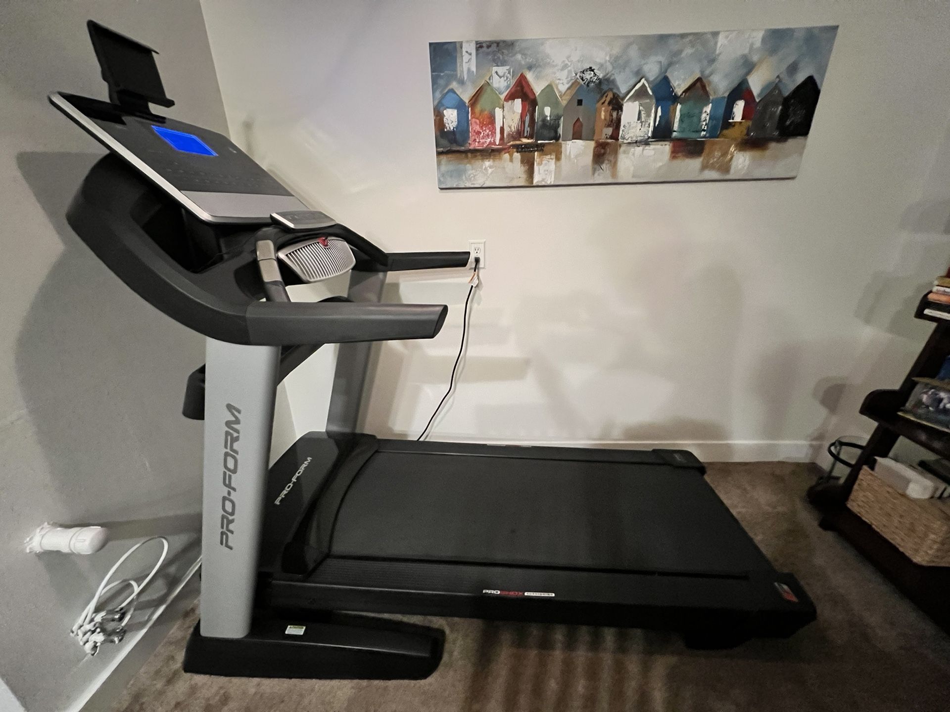 Pro-Form Pro 2000 Treadmill - Single owner ($1,269 Retail, 4 Years Old)