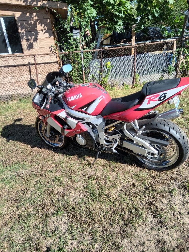Moto Yamaha 2002yzf