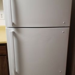 Hotpoint Top-Freezer Refrigerator