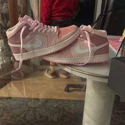 Pink Jordan 1