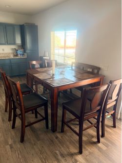 8 piece Dinner Table