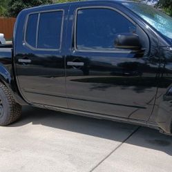 2010 Nissan Frontier Pick Up Crew Cab