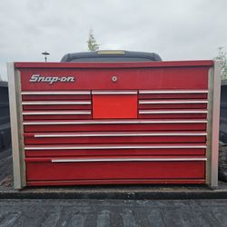 SNAP ON TOOL BOX. GOOD CONDITION