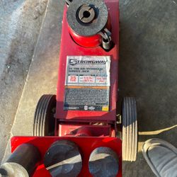Strongway 35 ton Air/Hydraulic Jack