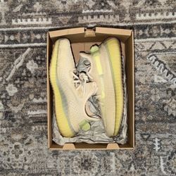 Yeezy Size 6 Men Brand New 