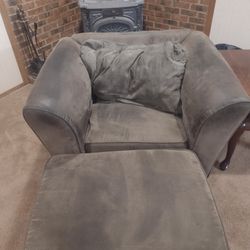 Loveseat and Ottoman in Excellent Condition, Like New. Warning Extremely Comfortable! 