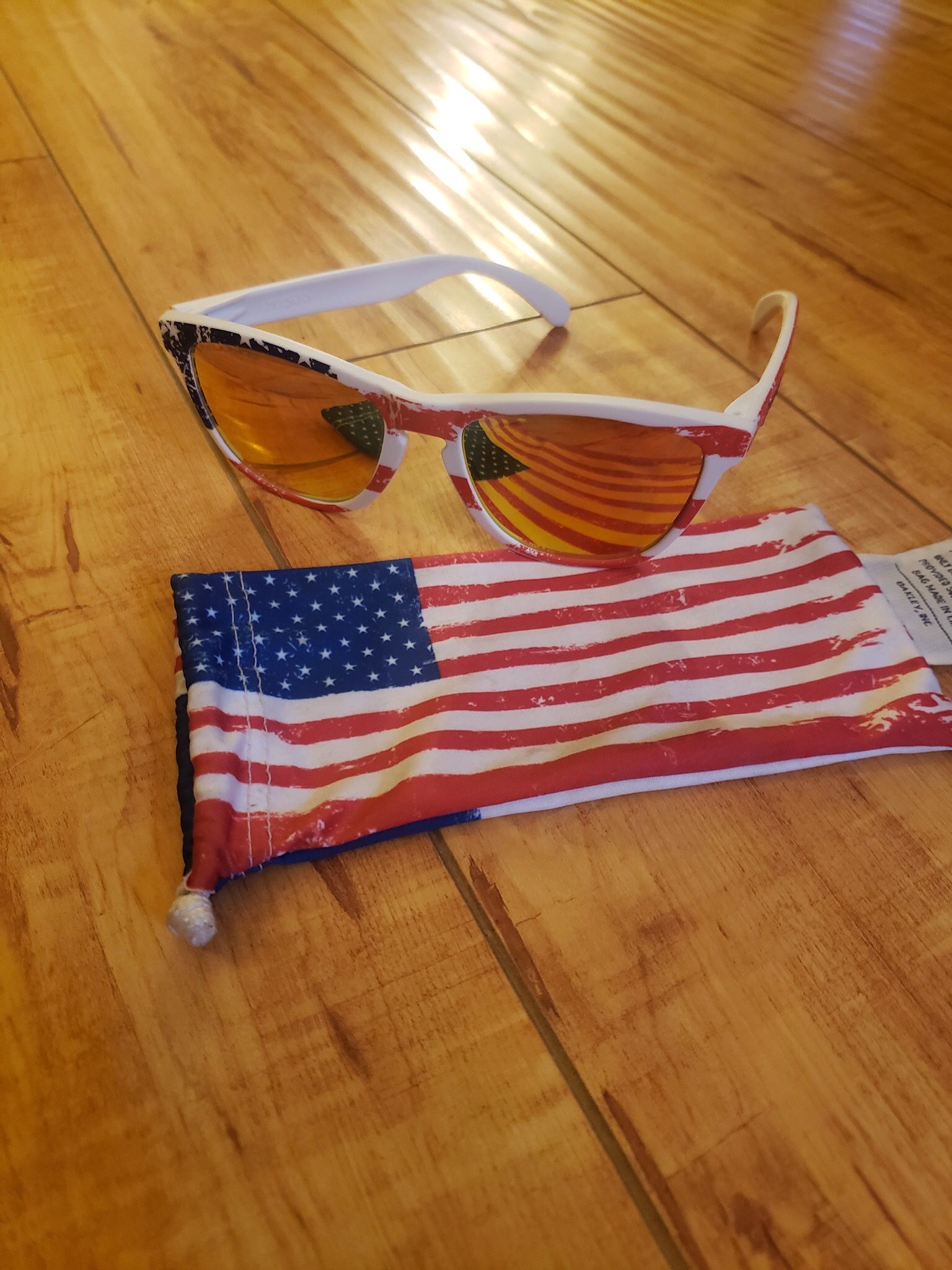 Oakley Frogskins Old Glory W Red Iridium 24-318 US Flag Sunglasses 4th of July