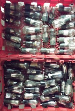 Globe antique 126, 127 radio tubes