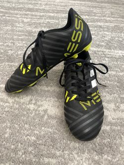 Kids Messi Adidas Soccer Cleats, size 4 1/2