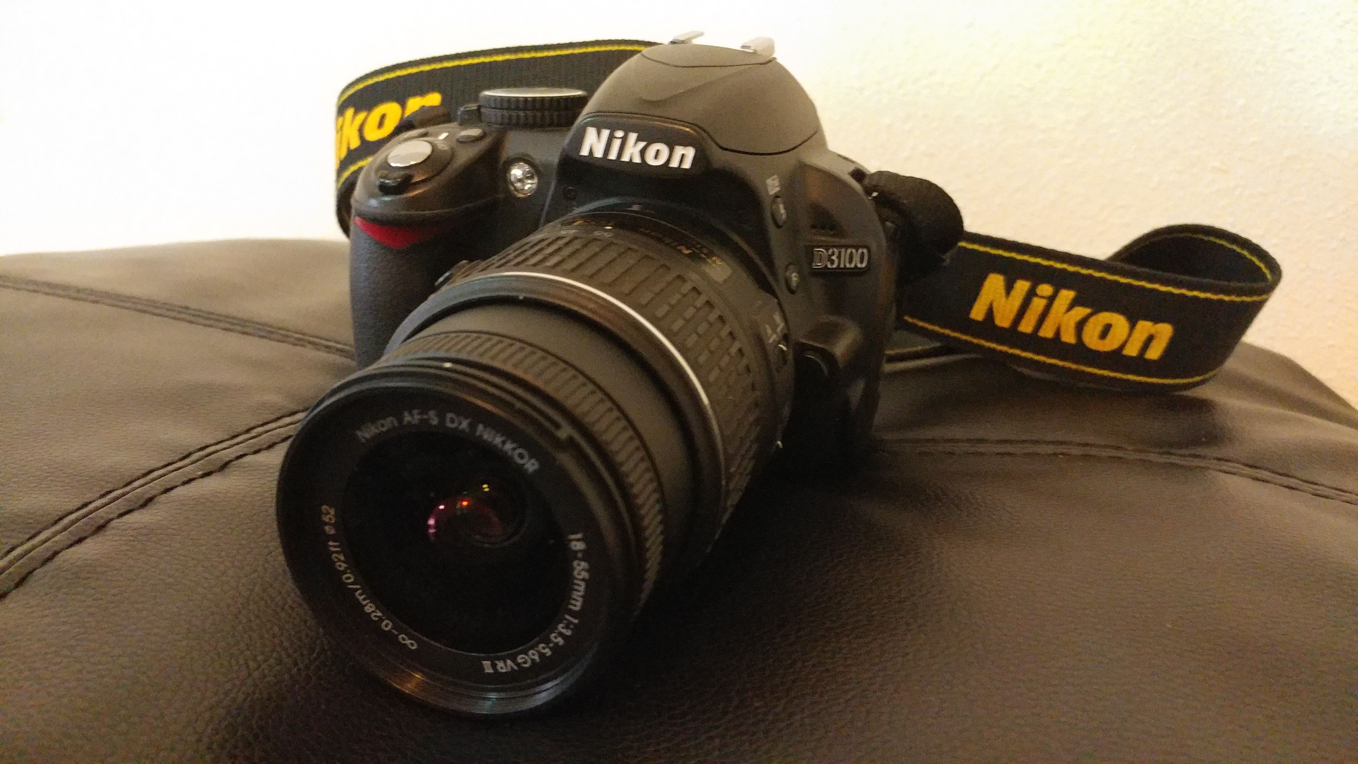 D3100 Nikon DSLR + AF-S NIKKOR 18-55mm 1:3.5-5.6G II