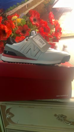Tennis shoes