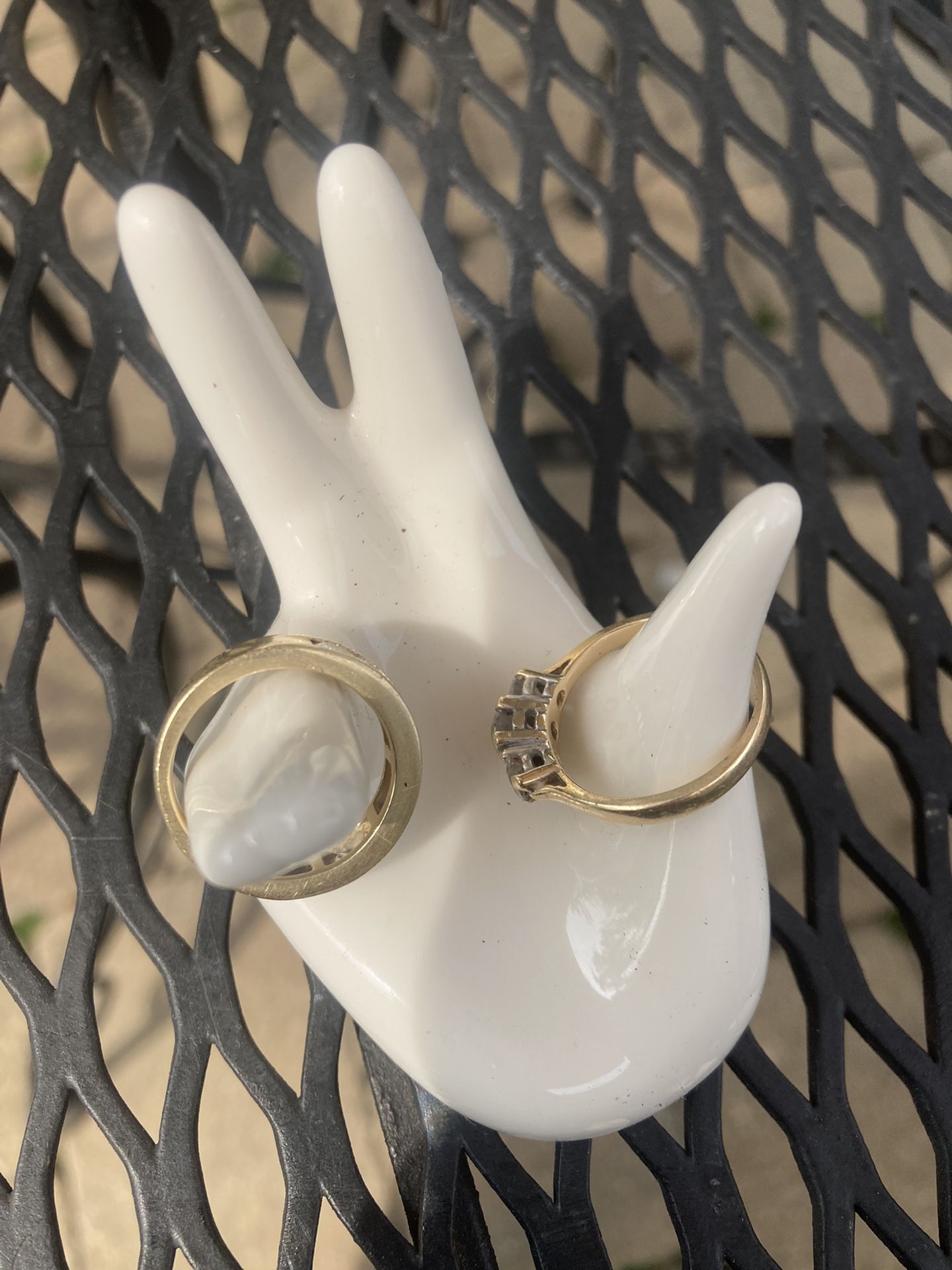 Unique Tiny Ring Holder