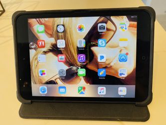 **Apple IPad Mini Like New W/ Cover**