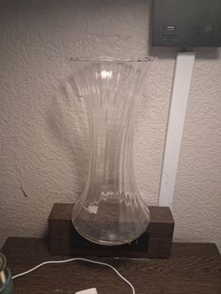 Clear Glass Ribbed Flower Vase