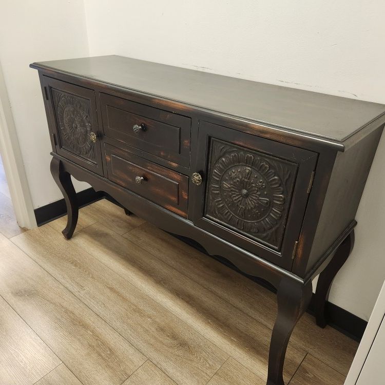 Credenza/ Elegant Piece 