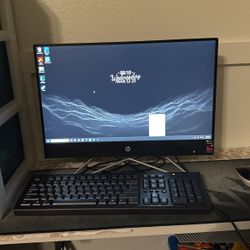 Hp Windows Computer Still Works Good No Cracks Comes With The Keyboard And Mouse