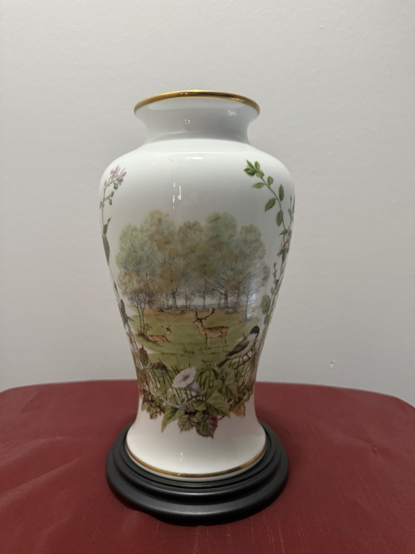 Franklin Porcelain Limited Edition 1982 Autumn Glen Vase By Peter Banett W/Stand