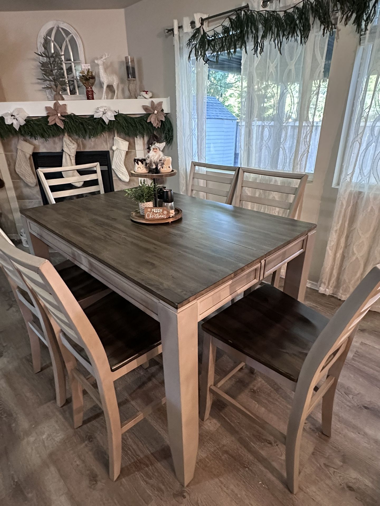 Dining Table with 6 chairs 